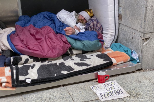 1_homeless-madrid-shelter-kummerow_6383
